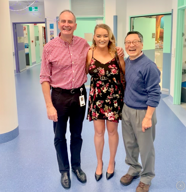 REUNITED: Alise Minogue visiting her transplant surgeons Dr Michael Storeman and Dr Albert Shun in 2019, a decade after her last trip to Sydney to thank them.